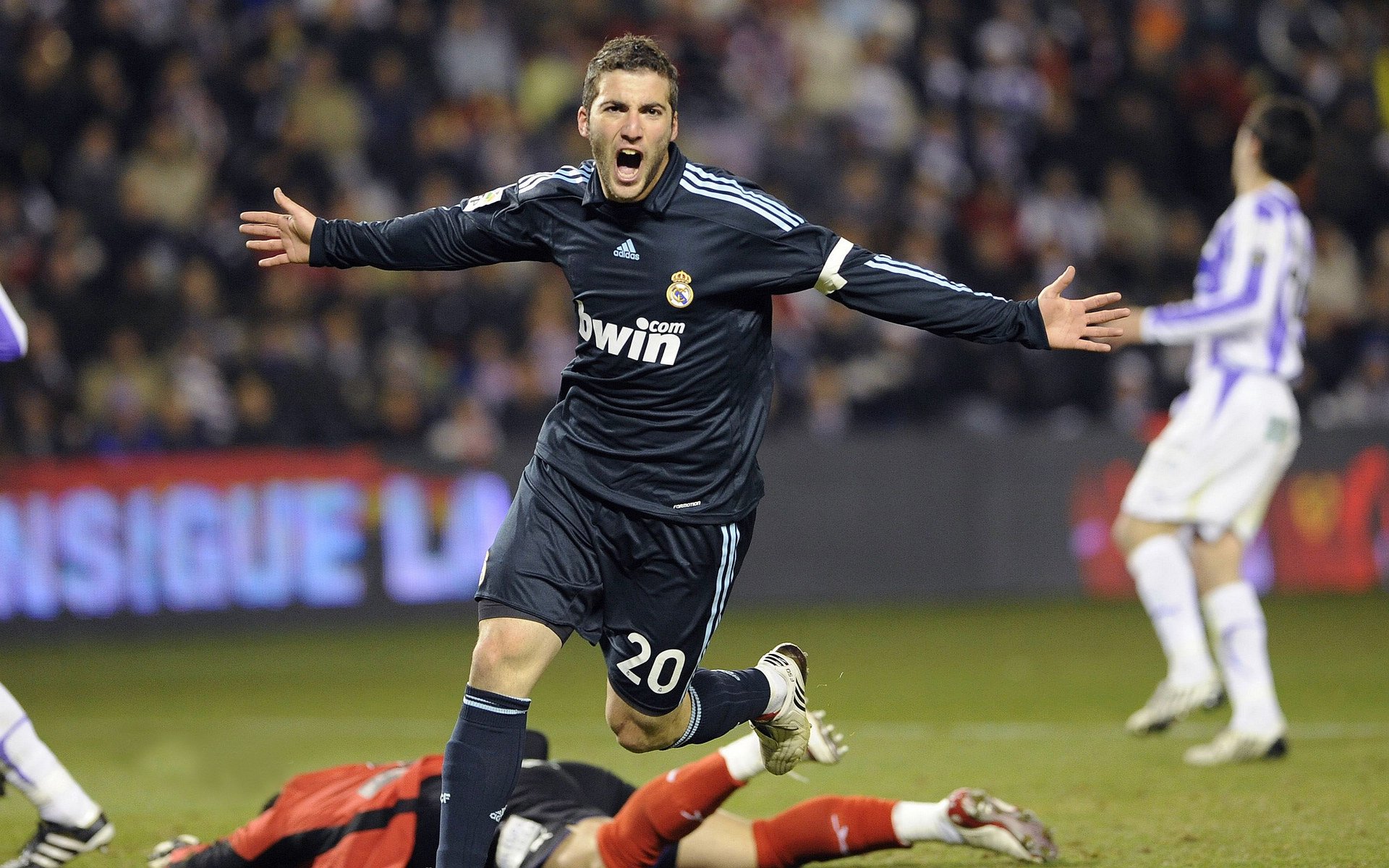 巴雷拉一脚定乾坤！哥斯达黎加终场绝杀尤文，战术鬼才导演逆转史诗